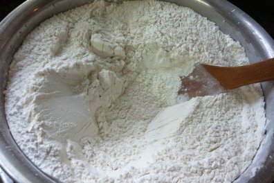 做肠粉常用的粘米粉和澄面分别是什么东西