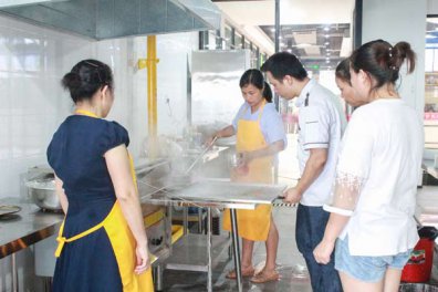 在东莞凤岗想学做肠粉技术去哪里好?